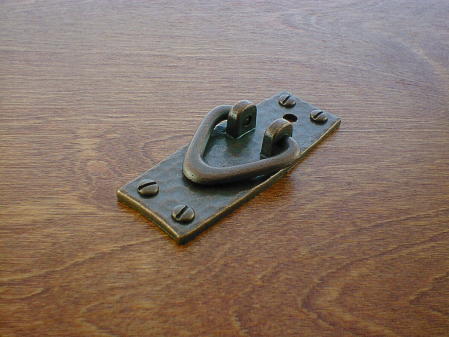 antique copper craftsmans vertical keyhole v bail pull ch1027acs