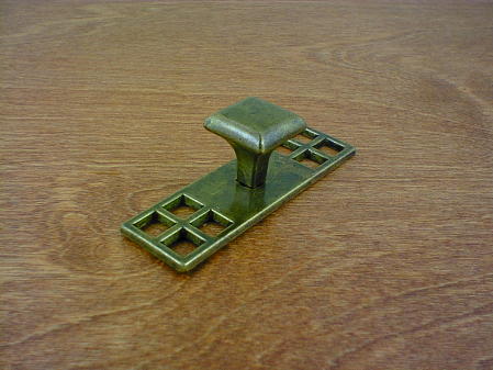 old brass smooth backplate w/square knob