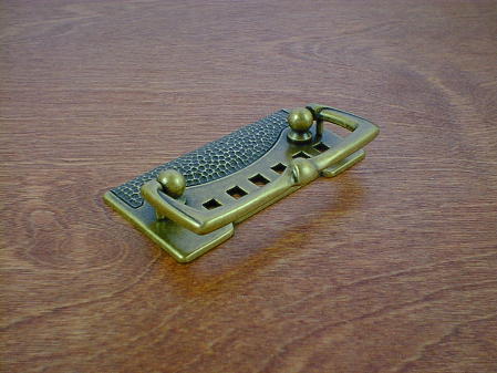 antique brass anviled backplate w/drop handle
